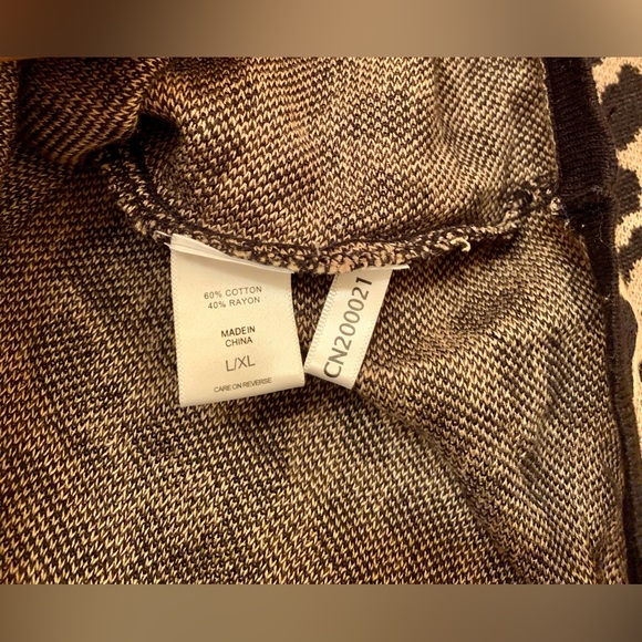 NWT New York & Company animal print Wrap/Sweater Shawl - Picture 4 of 5